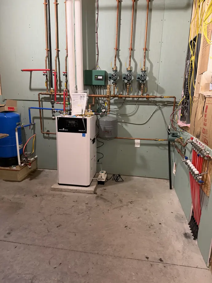 Hydronic heating system with copper lines and wall-mounted controls