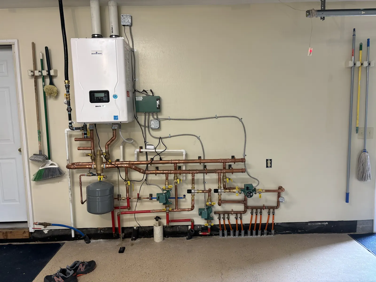 Wall-mounted heating equipment and hydronic piping