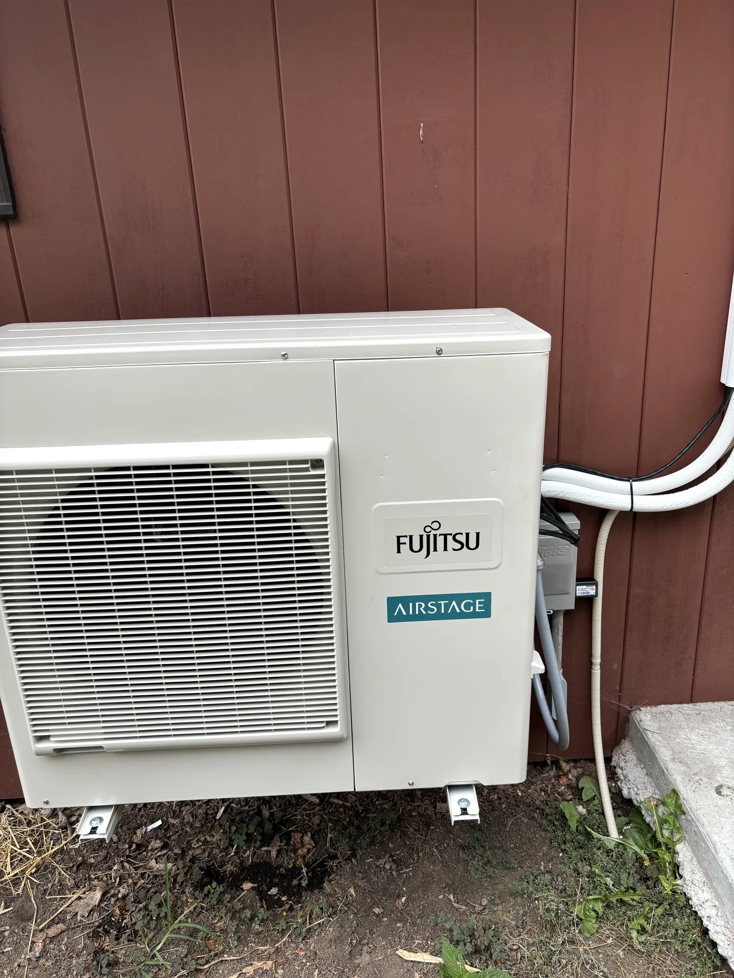 Fujitsu ductless heat pump installation with neat exterior line routing